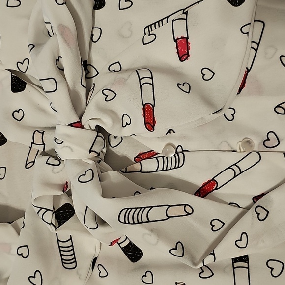 New York & Company White Lipstick Print Blouse - Picture 2 of 5